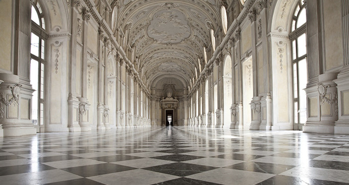 Colpo da Re alla Reggia di Venaria: rubati orologi d'epoca di valore Colpo da Re alla Reggia di Venaria: rubati orologi d'epoca di valore