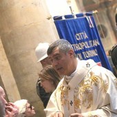 Confartigianato Torino e Coldiretti Torino consegnano una statuina per il Presepe a Monsignor Roberto Repole