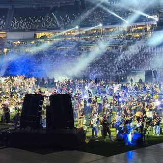 Lo Juventus Stadium inizia col concerto più rumoroso: in 1000 a suonare i classici rock