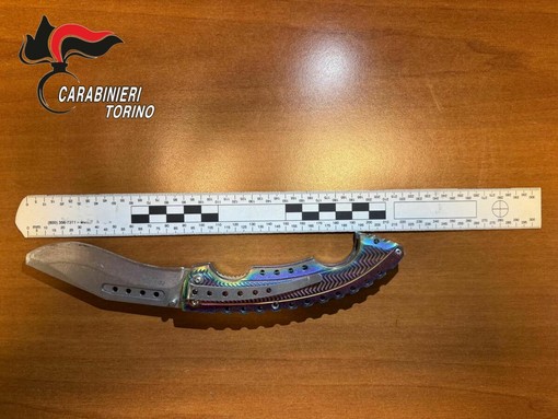 Il coltello usato dal 16enne per la rapina Il coltello usato dal 16enne per la rapina