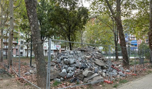 Le macerie presenti nel giardino
