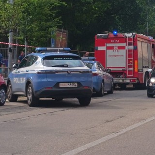 L'intervento dei vigili del fuoco e della polizia