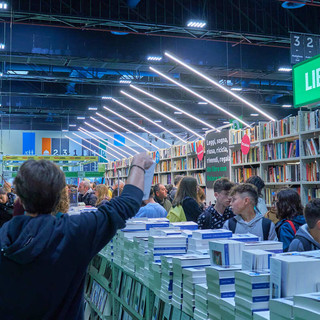 Immagine degli studenti che affollano il Salone Immagine degli studenti che affollano il Salone