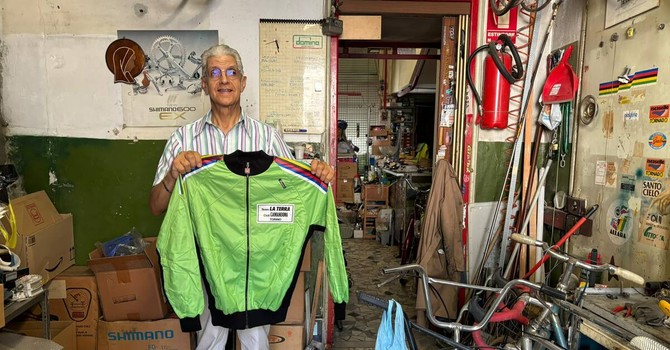 Salvatore La Terra chiude la storica ciclofficina dopo 39 anni