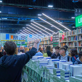 Immagine degli studenti che affollano il Salone