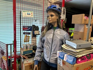 Salvatore La Terra chiude la storica ciclofficina dopo 39 anni Salvatore La Terra chiude la storica ciclofficina dopo 39 anni