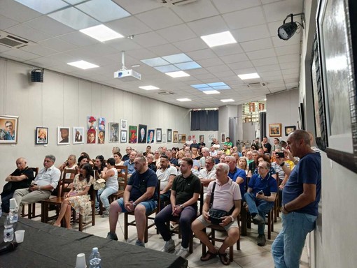 Dal dibattito di via Cesalpino focus su roghi, baby gang e degrado Dal dibattito di via Cesalpino focus su roghi, baby gang e degrado