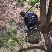 Gli spacciatori hanno trasformato il giardino in un wc