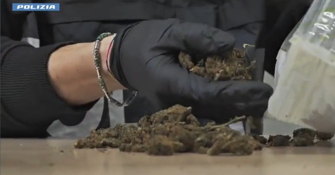 Maxi blitz contro droga e armi: a Torino scattano 111 arresti e quasi 300 deferimenti