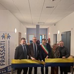 Il taglio del nastro del nuovo cohousing solidale Il taglio del nastro del nuovo cohousing solidale