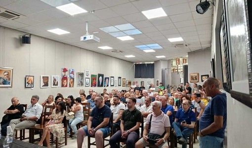Dal dibattito di via Cesalpino focus su roghi, baby gang e degrado