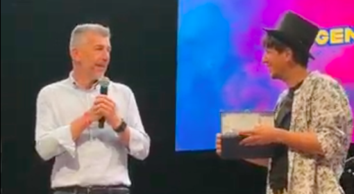 Gino Cecchettin consegna il Premio Rino Gaetano agli Eugenio in Via Di Gioia: &quot;È la trasformazione del dolore in gioia&quot;