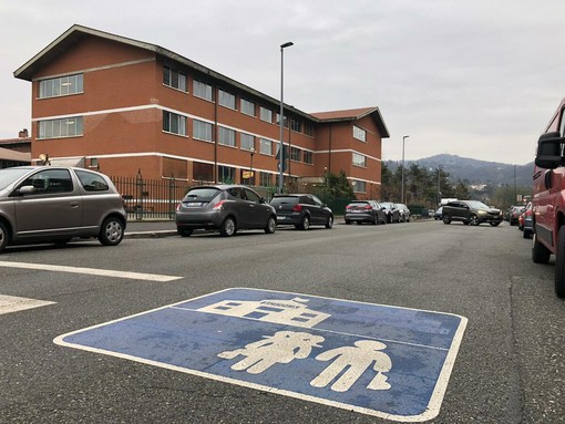 Cartelli luminosi per le aree pedonali delle scuole: la proposta della circoscrizione 1