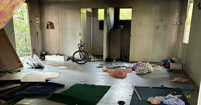 In corso lo sgombero di una ex bocciofila In corso lo sgombero di una ex bocciofila