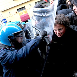 Decine di studenti radunati all'esterno di Palazzo Nuovo - Foto di Daniele Caponnetto