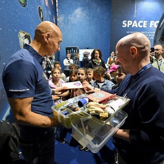 L'astronauta Luca Parmitano in visita a Thales Alenia Space
