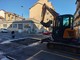 Si ripara la buca di via Vestigne Si ripara la buca di via Vestigne
