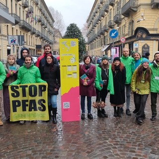 Inquinamento nelle acque piemontesi, sit in di protesta di Greenpeace