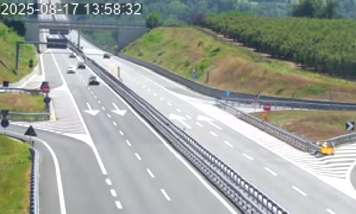 Questa la situazione al momento sulla Torino-Savona allo svincolo di Carrù