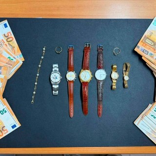Colpo milionario alla casa d’aste, Rolex e gioielli ritrovati al campo nomadi