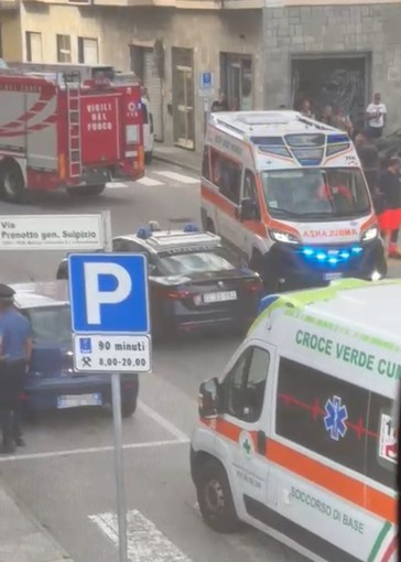 Tragedia a Piscina: donna si lancia in strada e perde la vita Tragedia a Piscina: donna si lancia in strada e perde la vita