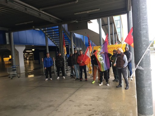 Immagine d'archivio di uno sciopero all'Ikea di Collegno Immagine d'archivio di uno sciopero all'Ikea di Collegno