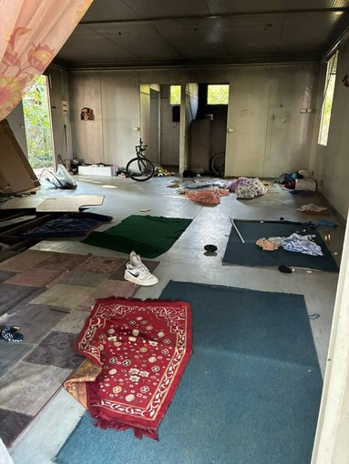 In corso lo sgombero di una ex bocciofila In corso lo sgombero di una ex bocciofila
