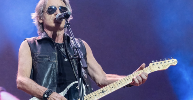 Ligabue questa sera a Torino per il tour di Certe Notti: "Salire sul palco dà senso a questo mestiere" Ligabue questa sera a Torino per il tour di Certe Notti: "Salire sul palco dà senso a questo mestiere"