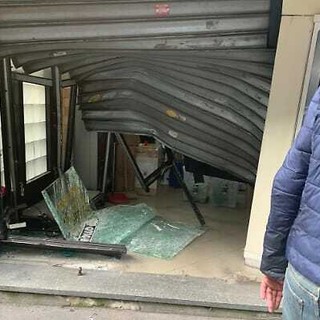 Una spaccata in via Plava