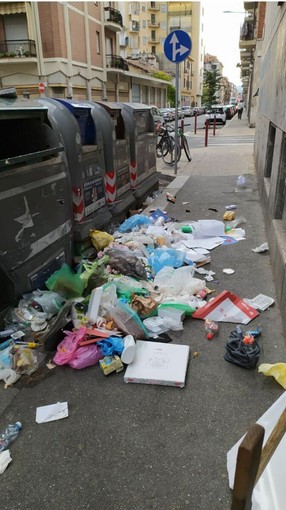 La situazione rifiuti in via Don Bosco