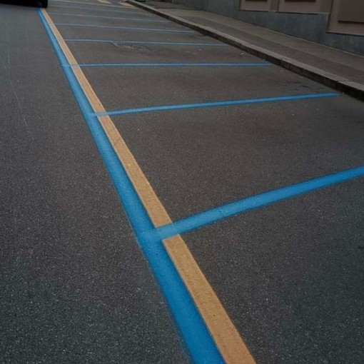 Ecco le prime strisce gialloblu di via Lanfranchi, in zona Gran Madre