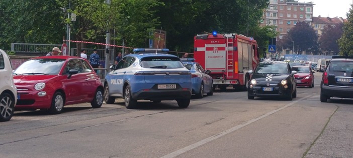 L'intervento dei vigili del fuoco e della polizia