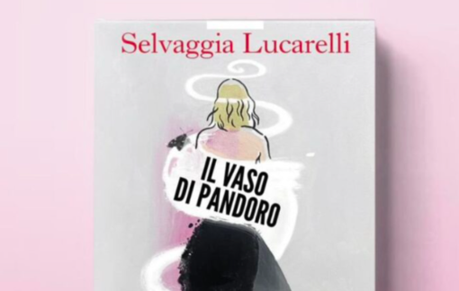 Selvaggia Lucarelli torna all'attacco: sarà al Salone del Libro per presentare &quot;Il Vaso di Pandoro&quot;