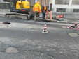Si ripara la buca di via Vestigne