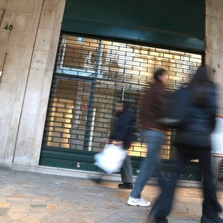 Tra desertificazione commerciale e crisi abitativa: a Torino la trasformazione dei negozi in case non è (ancora) un problema