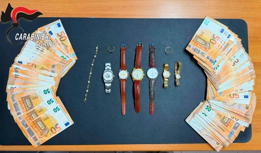 Colpo milionario alla casa d’aste, Rolex e gioielli ritrovati al campo nomadi Colpo milionario alla casa d’aste, Rolex e gioielli ritrovati al campo nomadi
