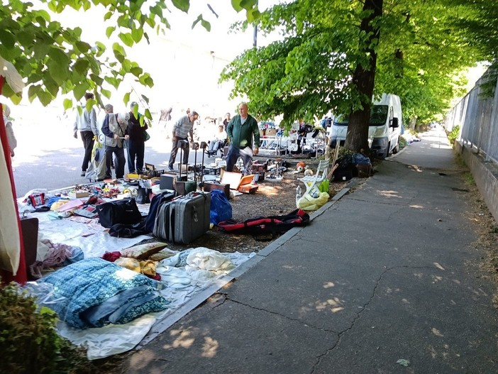 Il mercatino di via Carcano