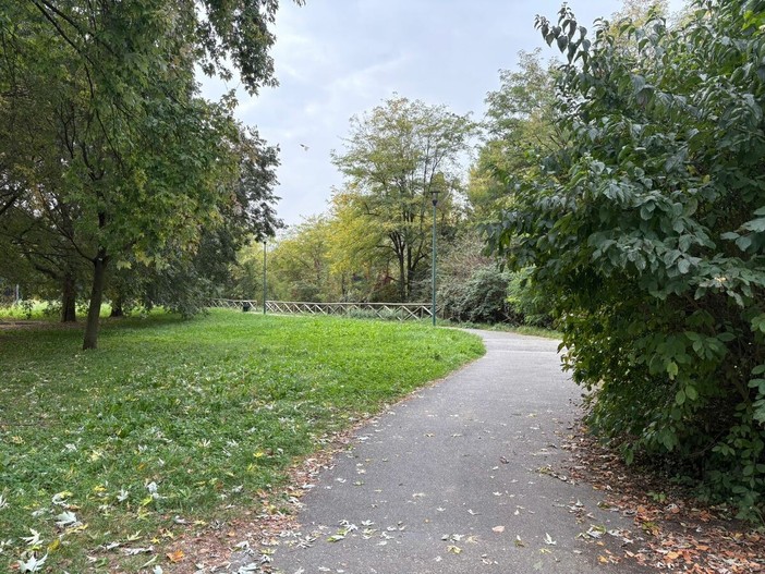 Feste e schiamazzi di notte, residenti esasperati anche dalla musica delle giostre al Parco Calabria