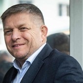 Slovacchia, il nuovo governo stoppa gli aiuti militari all’Ucraina