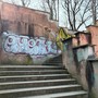 Infiltrazioni e vandalismi sulla scalinata di via Lomellina: &quot;Riqualificazione non prioritaria&quot;