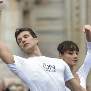Roberto Bolle porta il suo "Ballo in Bianco" in piazza San Carlo