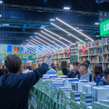 Immagine degli studenti che affollano il Salone Immagine degli studenti che affollano il Salone