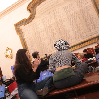 Dentro al Rettorato con le tende. Gli studenti ottengono la richiesta di un incontro congiunto [FOTO e VIDEO]