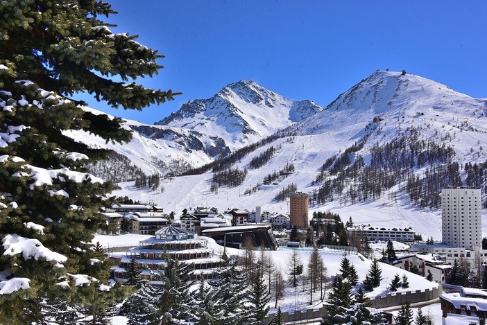 Dalla Via Lattea a Crans-Montana, passando per i grandi eventi: a Sestriere confronto sui programmi