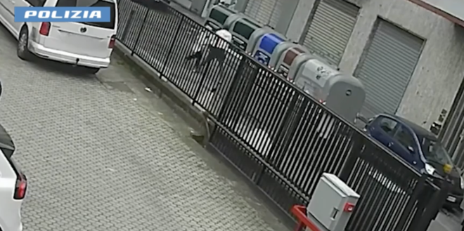 Tenta di rapinare un'anziana di 94 anni a Barriera di Milano: arrestato un 35enne