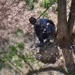 Gli spacciatori hanno trasformato il giardino in un wc