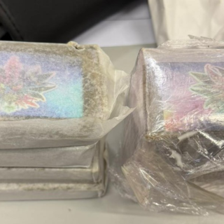 Droga in auto e contanti: tre giovani bloccati dalla Polizia