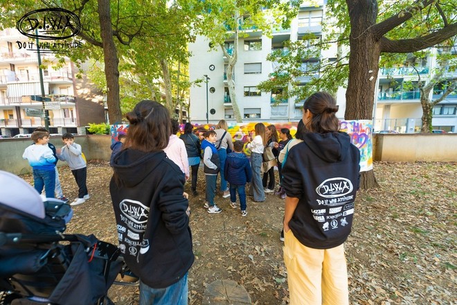 L'intervento artistico sui muri della scuola Antonelli L'intervento artistico sui muri della scuola Antonelli
