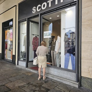 "Tutto al 70%". A Torino ultimi giorni di saldi