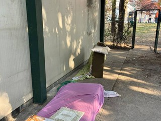 In corso lo sgombero di una ex bocciofila In corso lo sgombero di una ex bocciofila